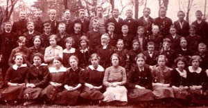 Systrarna Krantz, 3:a från vänster 2:a raden Bea född 1899 och 6:a från vänster 1:a raden Waldi född 1900